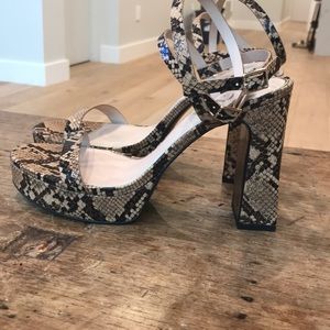 💋Zara Snakeskin strappy platform sandals 💋